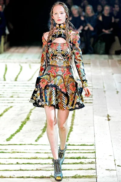 Look 4